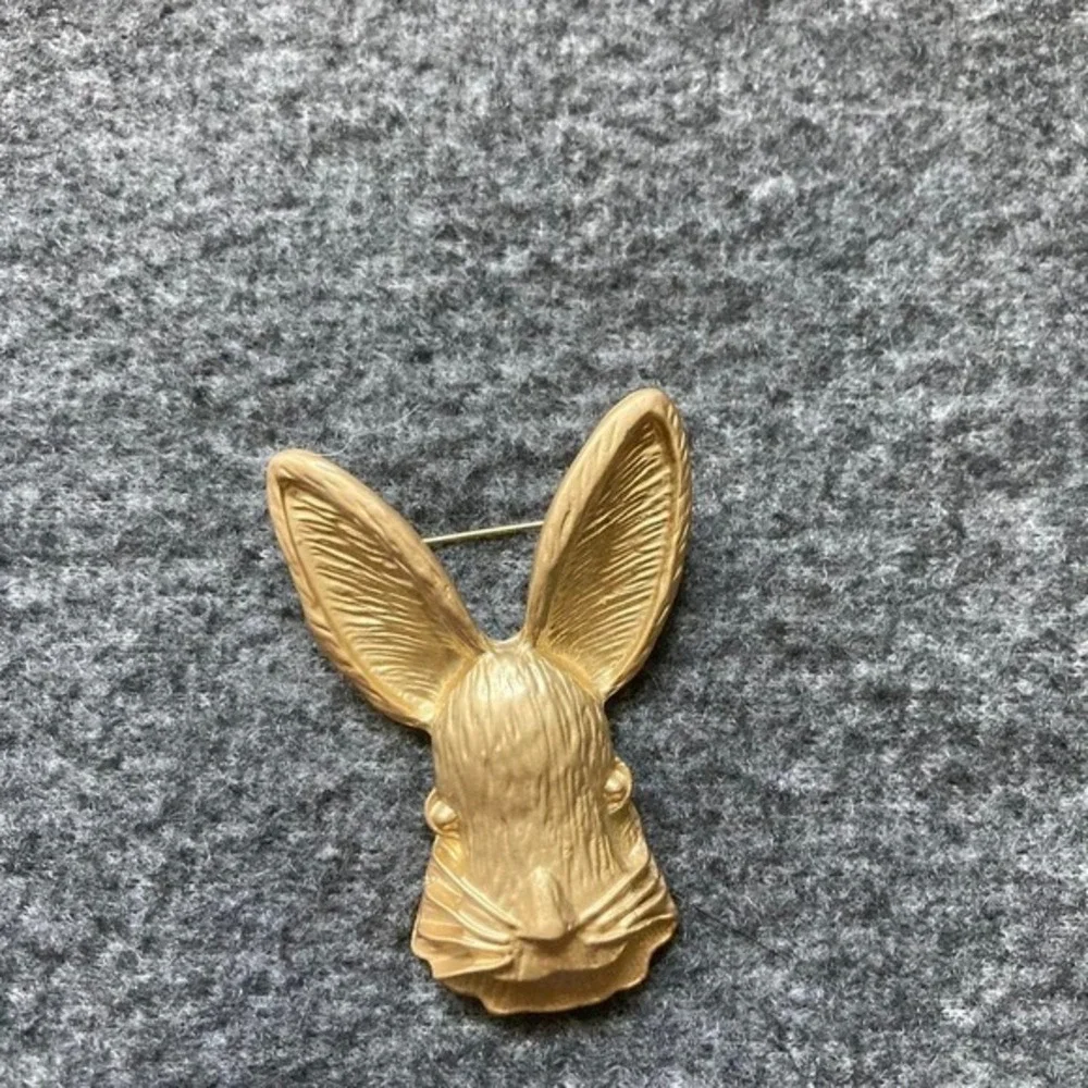 Gold Tone Bunny Rabbit‎ Head Brooch Pin Textured Ears Whimsical Animal Jewelry